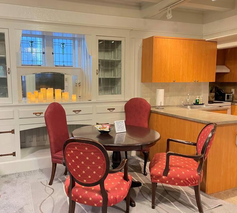 Parlor Suite In Heritage Manor, Fairfield, Near Dt فكتوريا المظهر الخارجي الصورة
